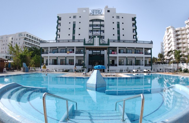 Green Field Aparthotel